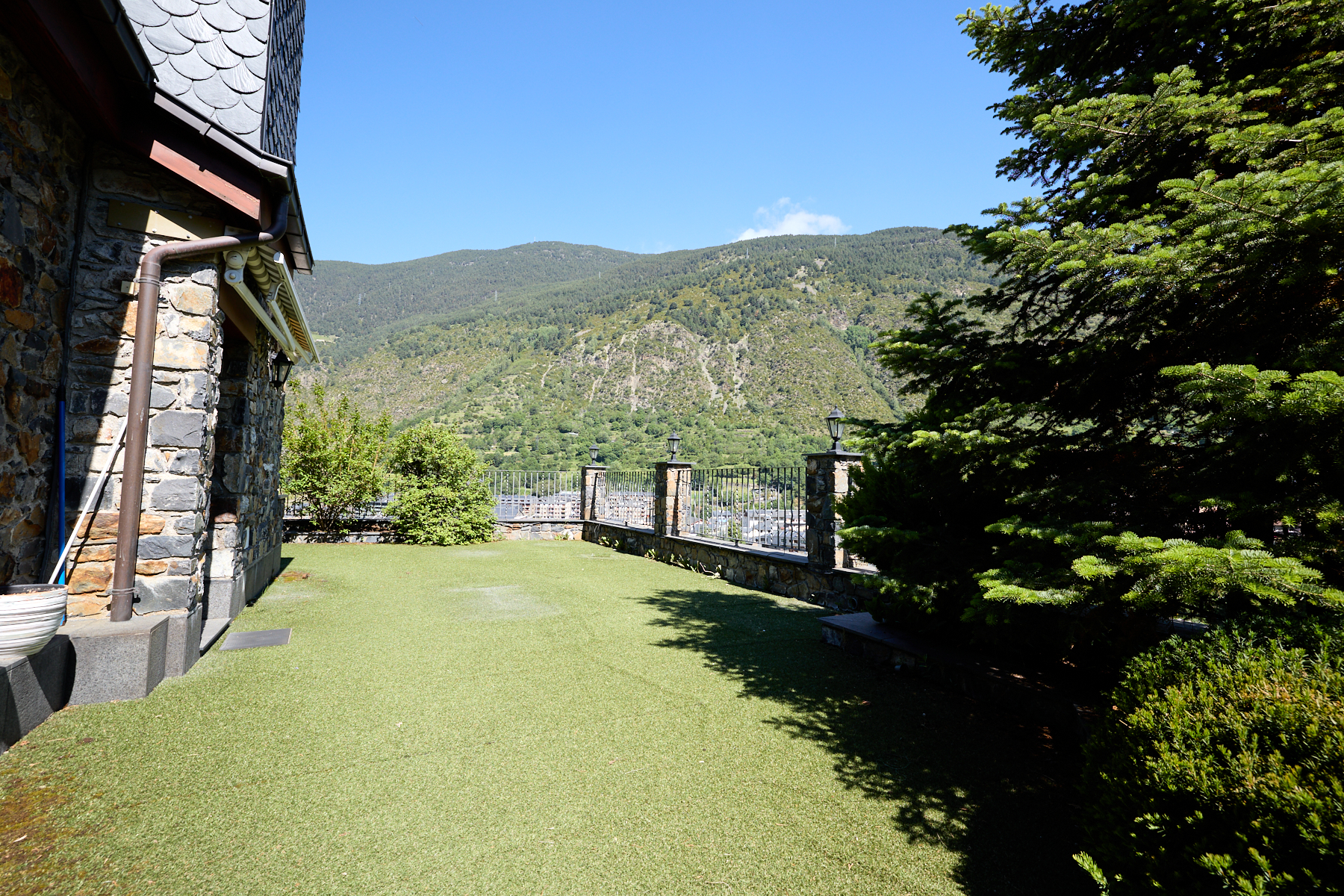 Casa amb jardí per llogar al centre d´Encamp
