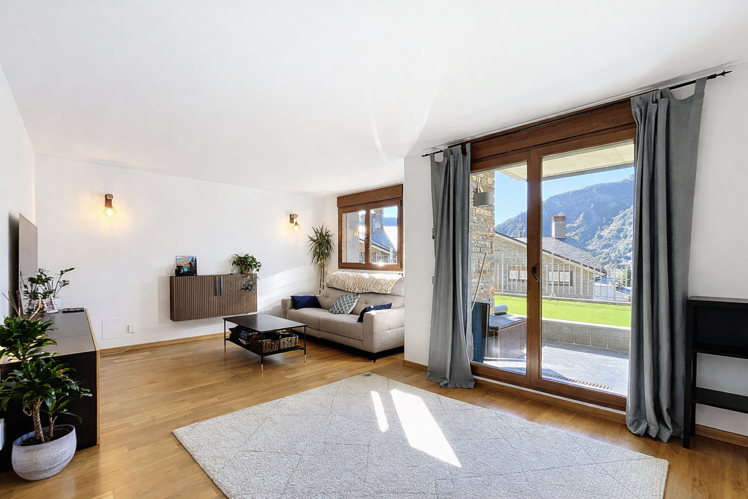 Exclusiva planta baixa amb jardí per comprar a Ordino