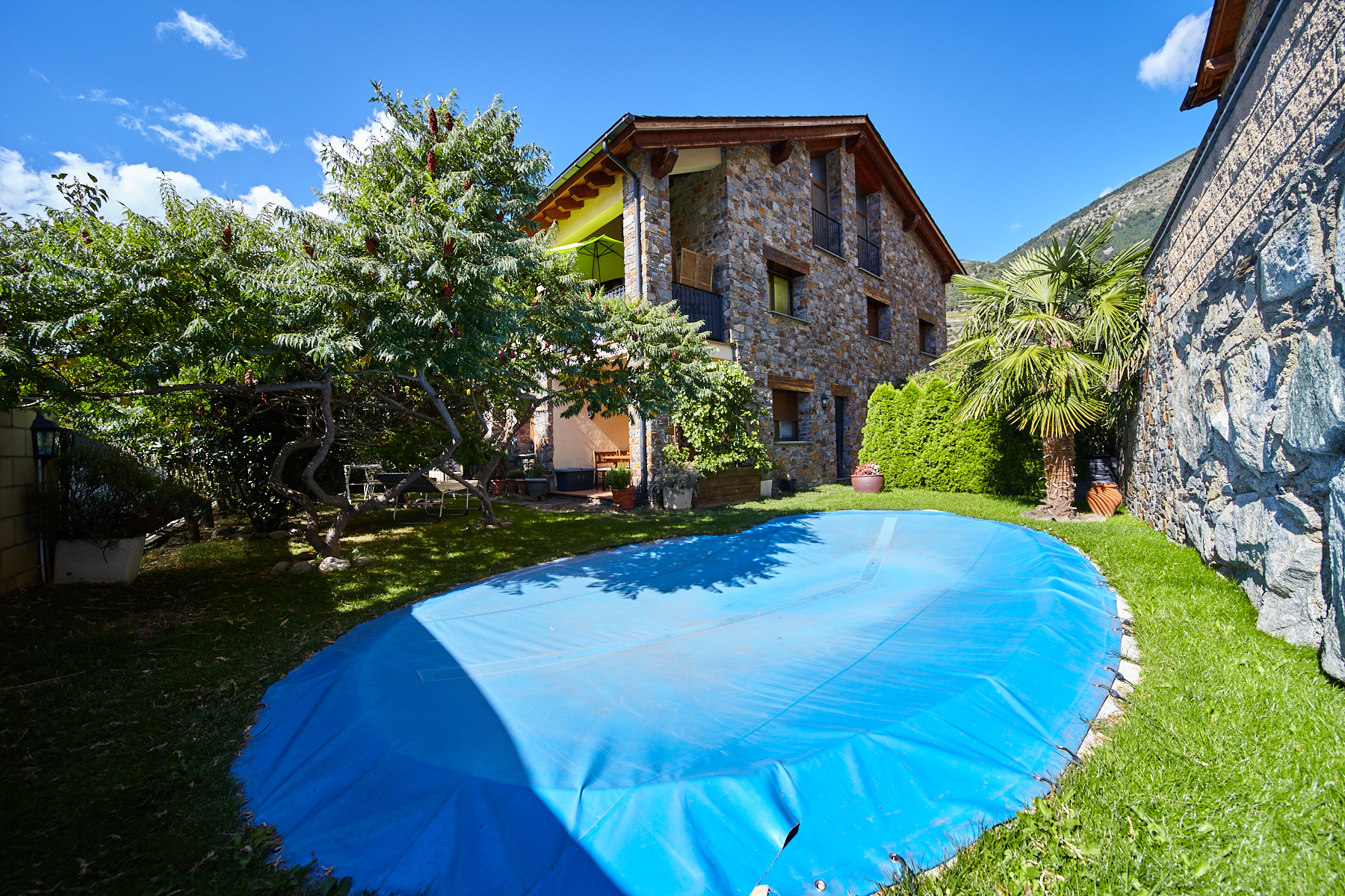 Casa amb jardí i piscina per comprar a Aixirivall